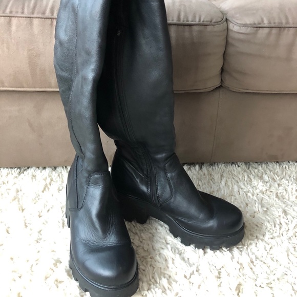 Black leather winter boots - Picture 2 of 6